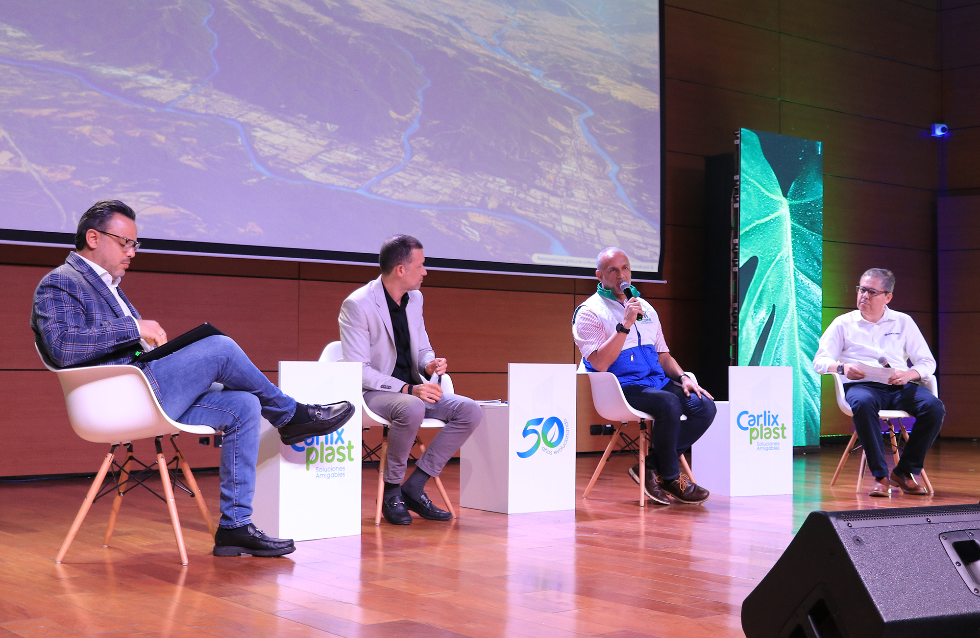 En Ciudad Sostenible 2025 CDMB impulsa cuádruple hélice para proteger el agua en Santander