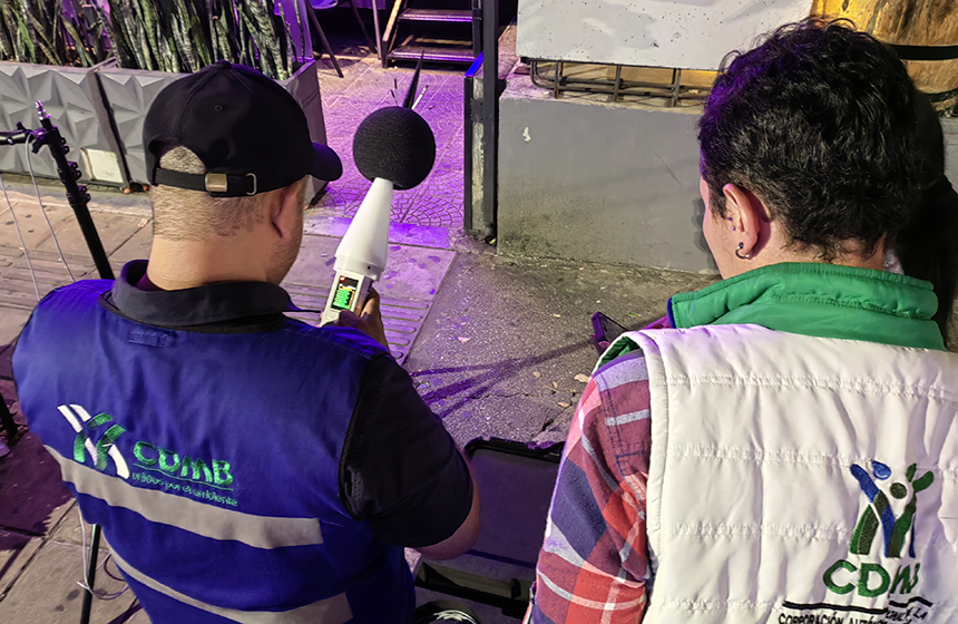 CDMB, Alcaldía de Bucaramanga y Policía Nacional (Grupo de Carabineros) realizaron operativo de control de ruido en Cuadra Play y alrededores