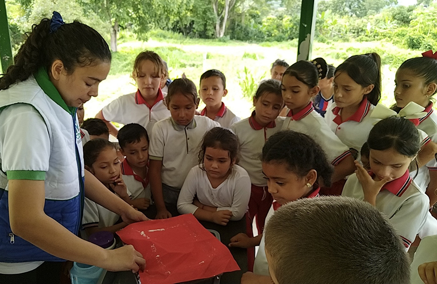 ¡CDMB cultiva el cambio desde las aulas! Estudiantes del colegio Marta disfrutaron de una gran jornada ambiental