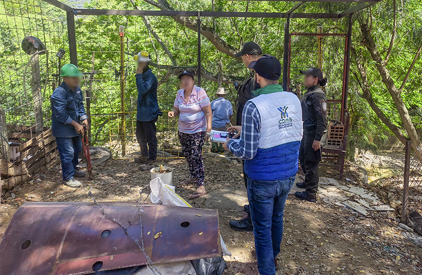 CDMB lidera operativo para recuperar predio de alto valor ambiental en Bucaramanga